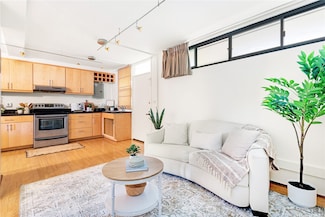 1422 Heulu St Unit A204, Honolulu, HI 96822
