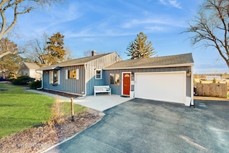 15 Pamela Rd, Lake Zurich, IL 60047