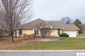 14 Snowbird Trail, North Mankato, MN 56003