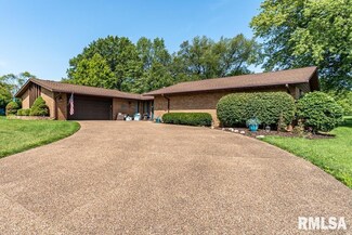 14 Cypress Point, Pekin, IL 61554