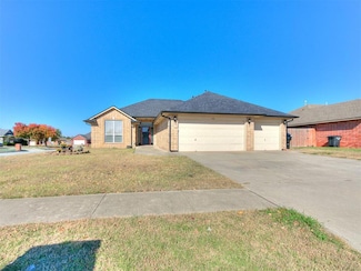 1361 NW 8th St, Moore, OK 73170