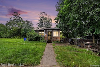 15036 Blackstone St, Detroit, MI 48223