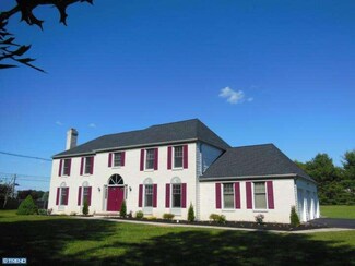 1 Pollack Ct, Cranbury, NJ 08512