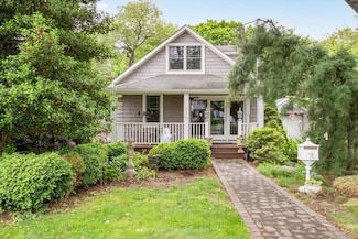 236 Crombie St, Huntington Station, NY 11746