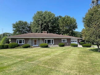 302 W James St, Francesville, IN 47946