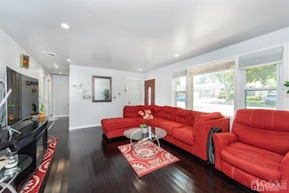 915 Maple Ave, Piscataway, NJ 08854