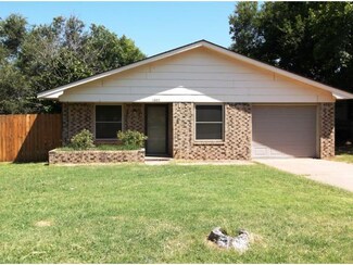 1305 Nowahy Ave, Clinton, OK 73601