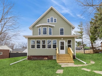 514 6th St, Nevada, IA 50201