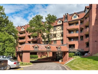 2880 Grand Ave Unit 301, Des Moines, IA 50312