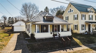 415 Central Ave, Williamstown, WV 26187