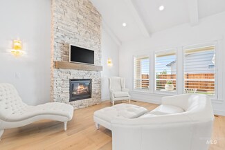 8456 W Meltwater Ln, Eagle, ID 83616