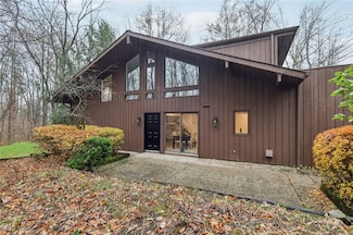 1944 Pine Dr, Kent, OH 44240