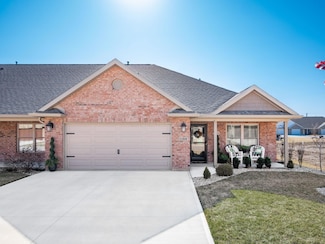 1188 E Bentley Cir, Troy, OH 45373