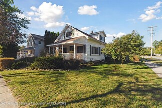 404 Green St, Grand Ledge, MI 48837