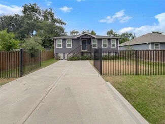 6011 Marwood Dr, Houston, TX 77396