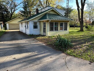 25052 Center St, Edwardsburg, MI 49112