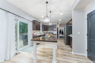 132 Crystal Wood, Howell, MI 48843