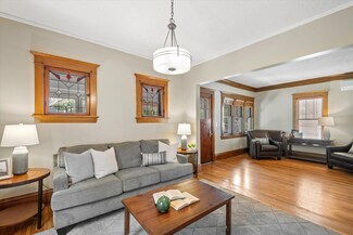 903 Linwood Ave, Saint Paul, MN 55105