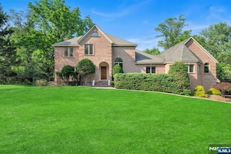 587 High Mountain Rd, Franklin Lakes, NJ 07417