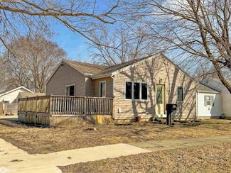 427 1st St NE, Hampton, IA 50441