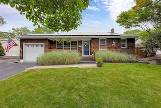 16 Capitol Place, South Huntington, NY 11746