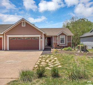 913 Christie Ct, Lawrence, KS 66049