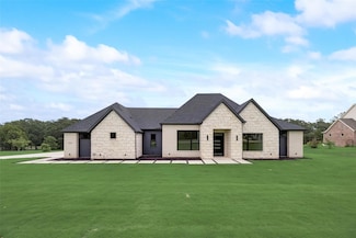 1044 Hidden Oaks Dr, Wills Point, TX 75169