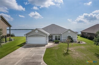 68 Blue Heron Dr N, Port Lavaca, TX 77979
