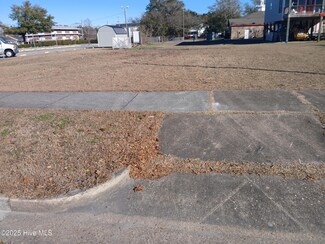 1122 N 7th St, Wilmington, NC 28401