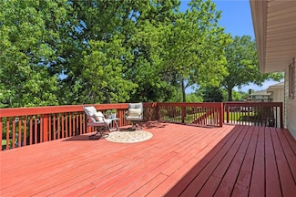 816 NE Swann Rd, Lees Summit, MO 64086