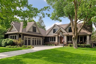 154 Babcock Ln, Wayzata, MN 55391