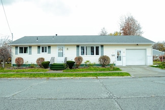 857 E 32nd St, Erie, PA 16504