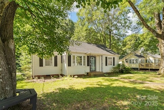 1072 5th St NE, Hickory, NC 28601