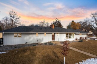 2523 Stanbridge St, Roseville, MN 55113