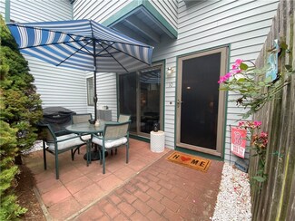 661 Metacom Ave Unit 10, Bristol, RI 02809