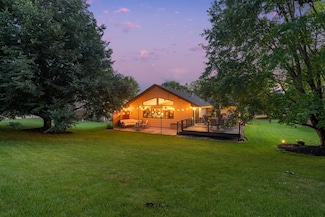 1104 Lavon Ln, Burnsville, MN 55306