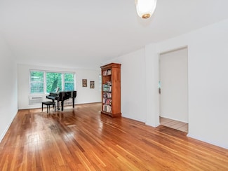 679 W 239th St Unit 3J, Bronx, NY 10463