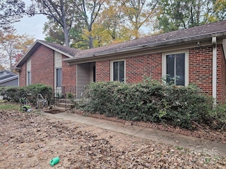 711 Bundaberg Ln, Rural Hall, NC 27045