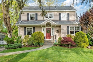 335 Heathcote Rd, Scarsdale, NY 10583