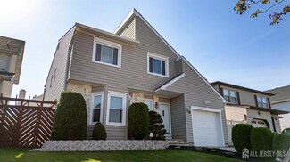 28 Senna Dr, Parlin, NJ 08859
