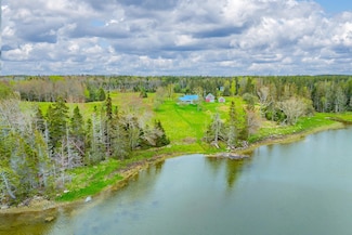 17 Barbour Farm Rd, Stonington, ME 04681