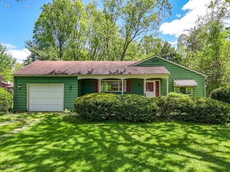5873 Renninger Rd, Akron, OH 44319