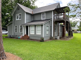 144 Cherry St NW, Warwick, GA 31796