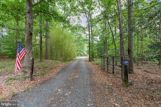 8305 Old Plank Rd, Fredericksburg, VA 22407