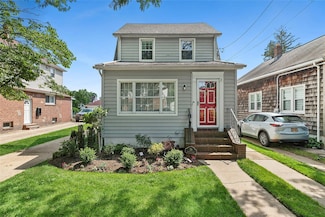 70 Terrace Ave, Floral Park, NY 11001