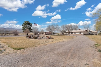 69 Midway Rd, Lemitar, NM 87823