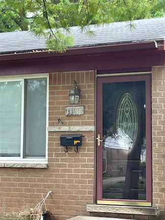 33633 Cheryl St, Clinton Township, MI 48035