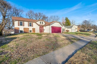 2445 Indiancup Dr, Florissant, MO 63033