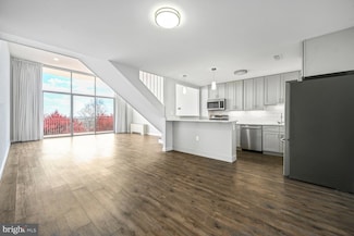1200 N Nash St Unit 552, Arlington, VA 22209