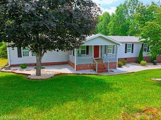 277 Clover Ln, Mount Airy, NC 27030